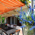 Сasa de vacaciones House Sreca