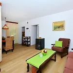 Сasa de vacaciones House Sreca *