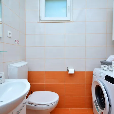 House Sreca Дом отдыха Трогир